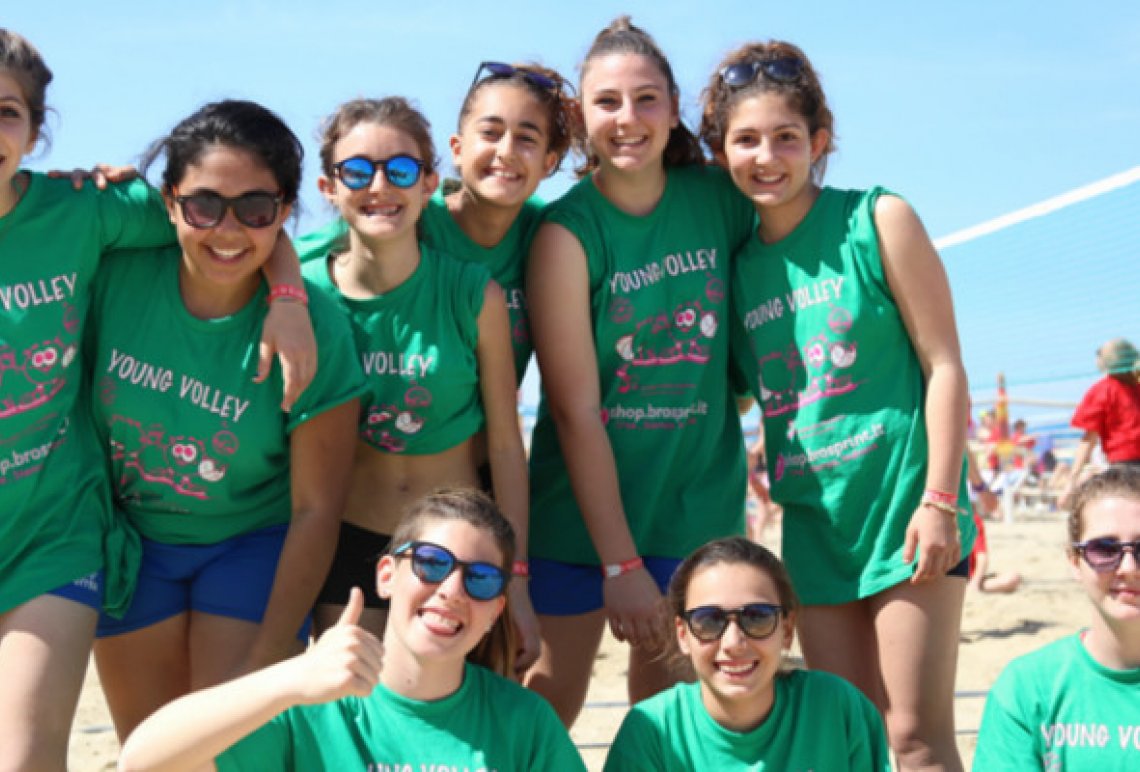 YOUNG VOLLEY ON THE BEACH 2016 YOUNG VOLLEY ON THE BEACH 2016
