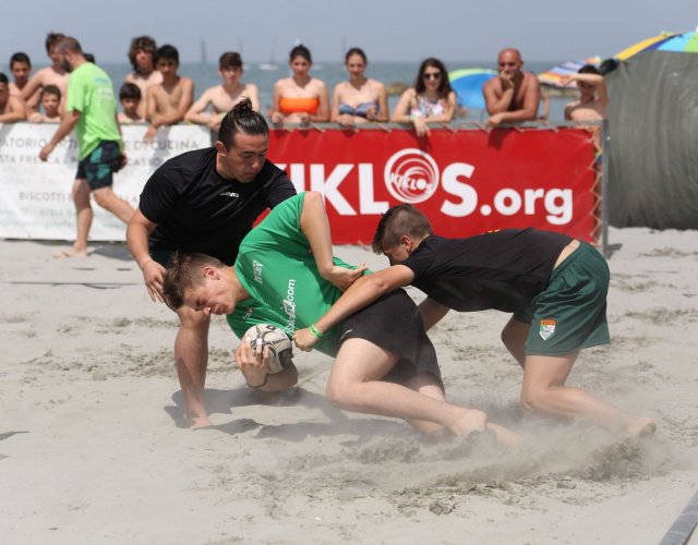 BEACH RUGBY