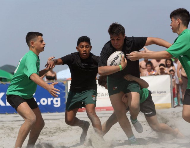 BEACH RUGBY