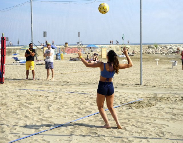 BEACH VOLLEY