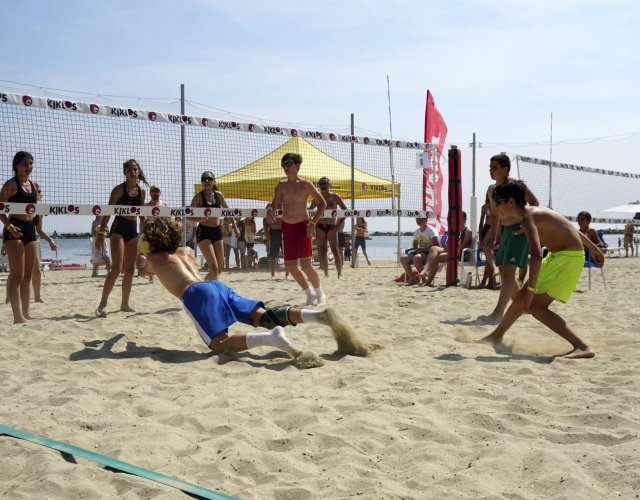 BEACH VOLLEY