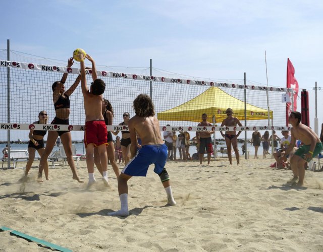 BEACH VOLLEY