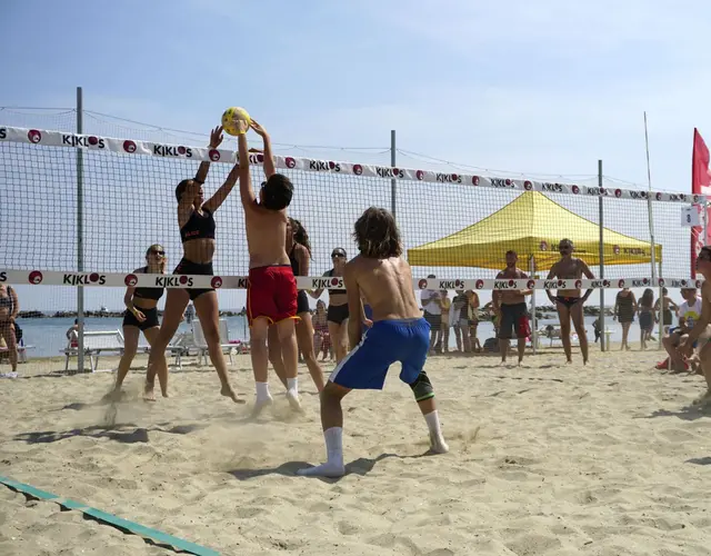 BEACH VOLLEY