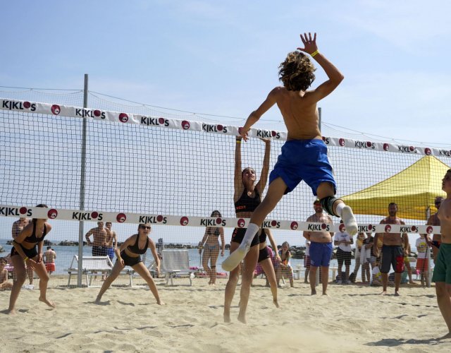BEACH VOLLEY