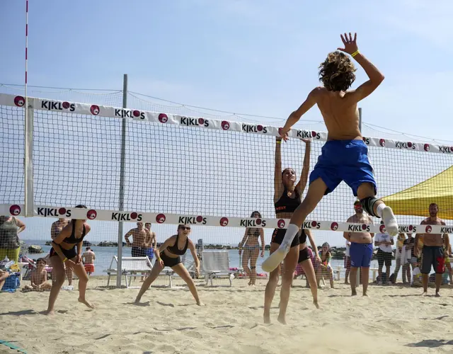 BEACH VOLLEY