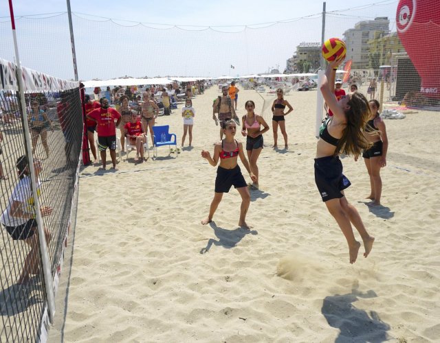 BEACH VOLLEY