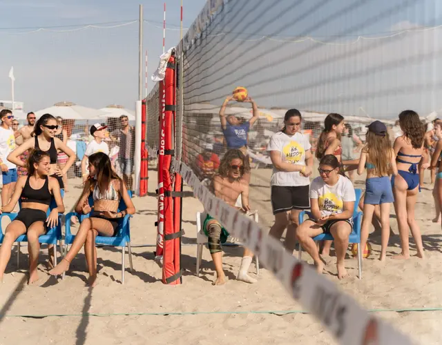 BEACH VOLLEY