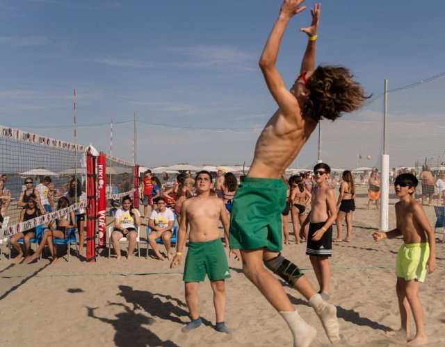 BEACH VOLLEY