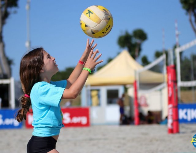 BEACH VOLLEY