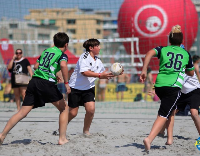 BEACH VOLLEY