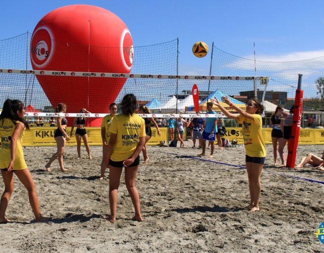 BEACH VOLLEY
