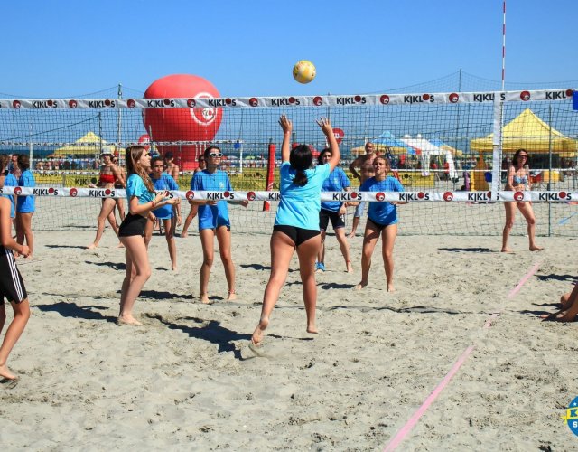 BEACH VOLLEY