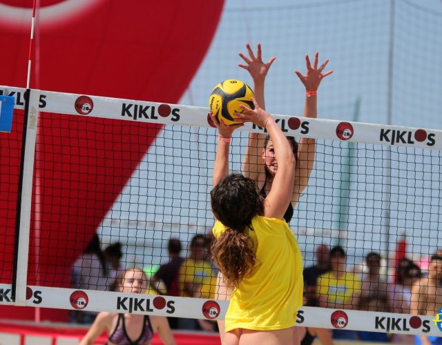 BEACH VOLLEY