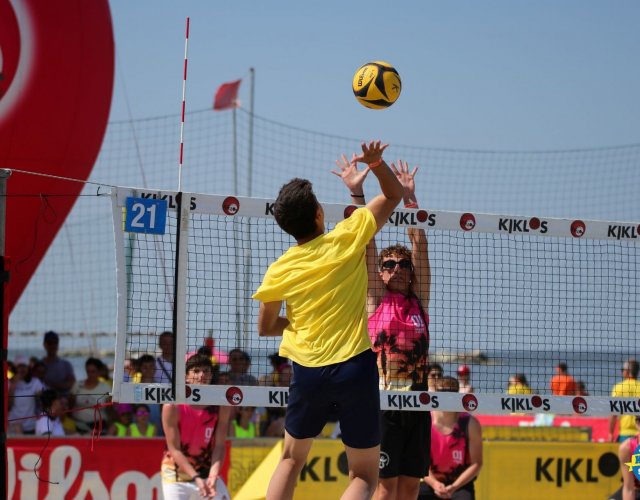 BEACH VOLLEY
