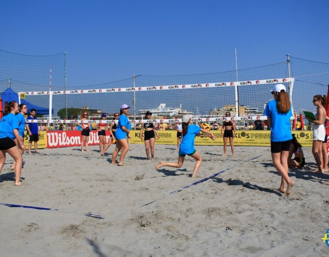 BEACH VOLLEY