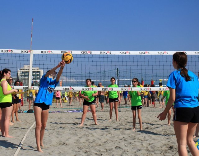 BEACH VOLLEY