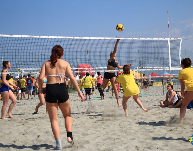 BEACH VOLLEY