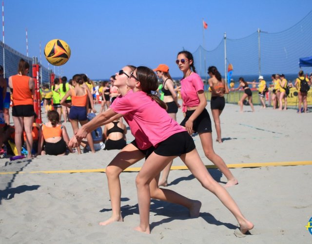 BEACH VOLLEY