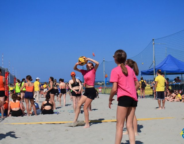 BEACH VOLLEY