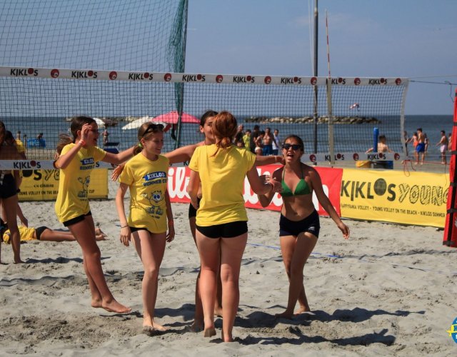 BEACH VOLLEY