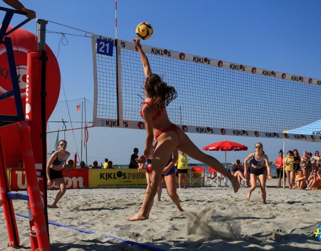 BEACH VOLLEY