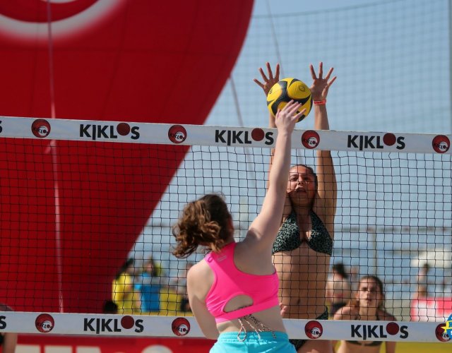 BEACH VOLLEY