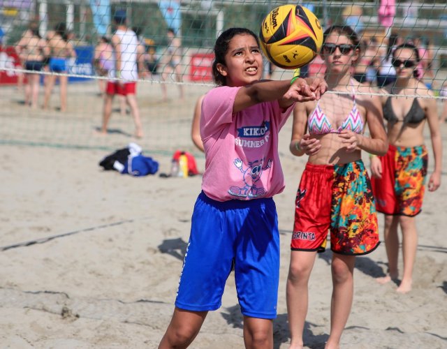 BEACH VOLLEY