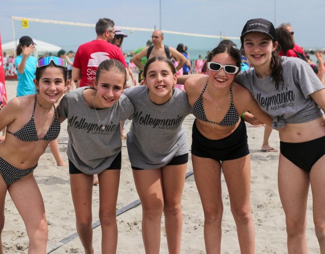 BEACH VOLLEY