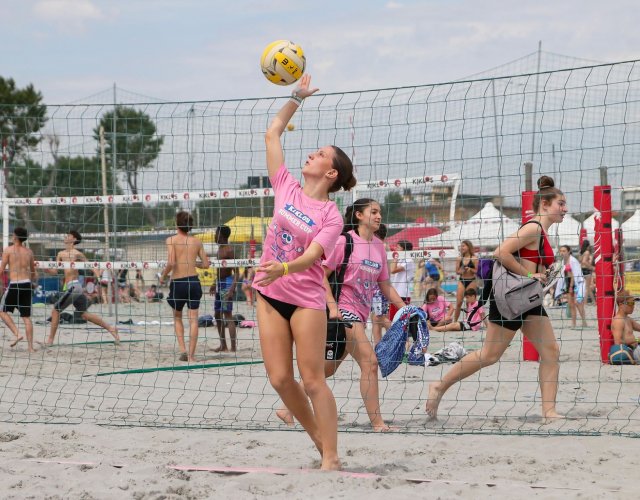 BEACH VOLLEY