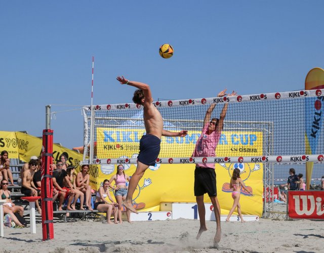 BEACH VOLLEY