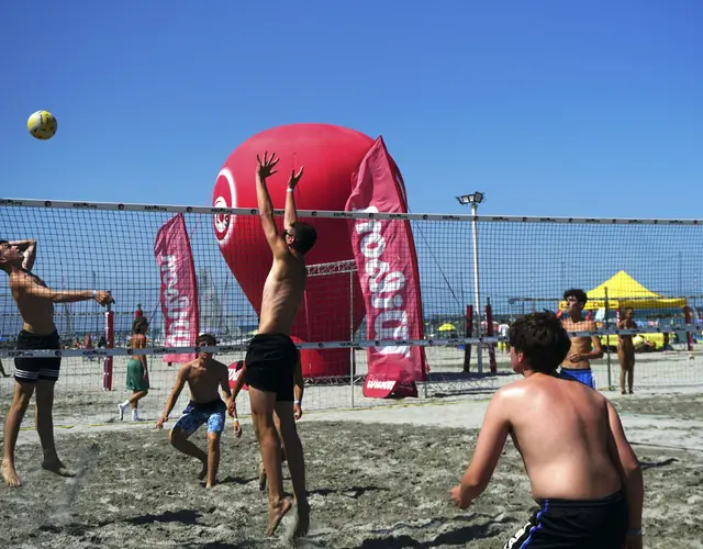 YOUNG VOLLEY ON THE BEACH - LUGLIO