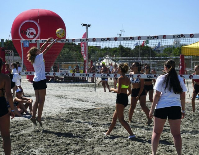 YOUNG VOLLEY ON THE BEACH - LUGLIO