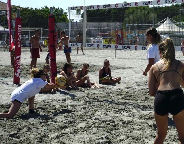 YOUNG VOLLEY ON THE BEACH - LUGLIO