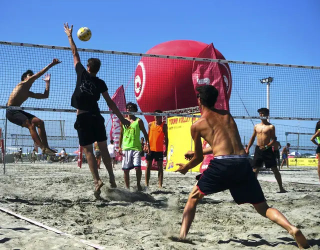 YOUNG VOLLEY ON THE BEACH - LUGLIO