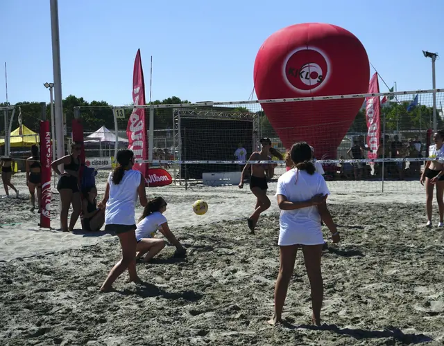 YOUNG VOLLEY ON THE BEACH - LUGLIO