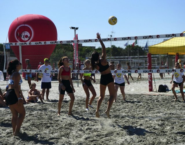 YOUNG VOLLEY ON THE BEACH - LUGLIO