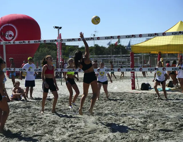 YOUNG VOLLEY ON THE BEACH - LUGLIO