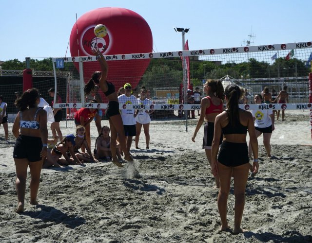 YOUNG VOLLEY ON THE BEACH - LUGLIO