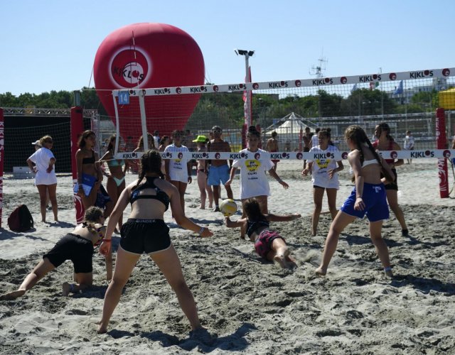 YOUNG VOLLEY ON THE BEACH - LUGLIO