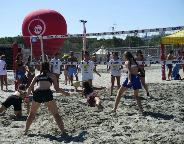 YOUNG VOLLEY ON THE BEACH - LUGLIO