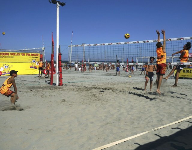 YOUNG VOLLEY ON THE BEACH - LUGLIO