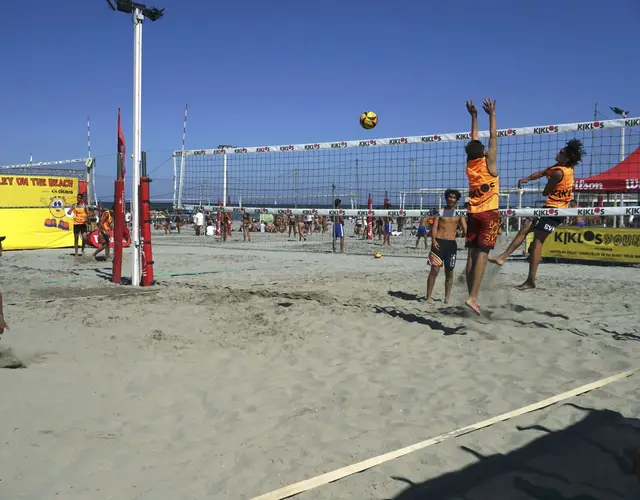 YOUNG VOLLEY ON THE BEACH - LUGLIO