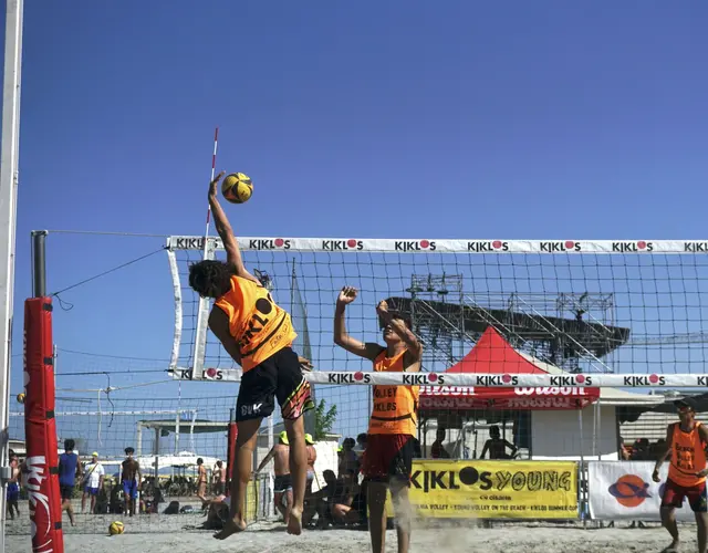 YOUNG VOLLEY ON THE BEACH - LUGLIO