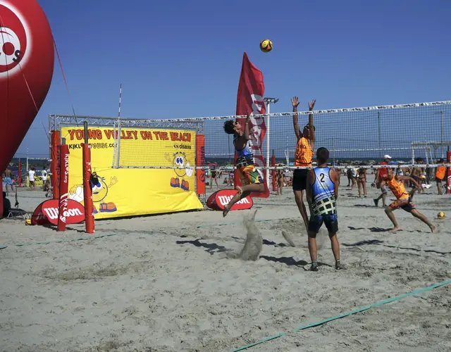 YOUNG VOLLEY ON THE BEACH - LUGLIO