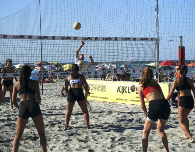 YOUNG VOLLEY ON THE BEACH - LUGLIO