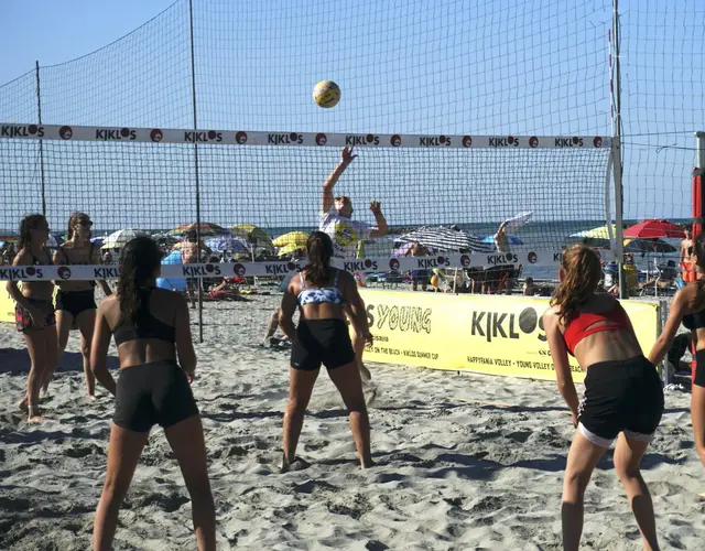 YOUNG VOLLEY ON THE BEACH - LUGLIO