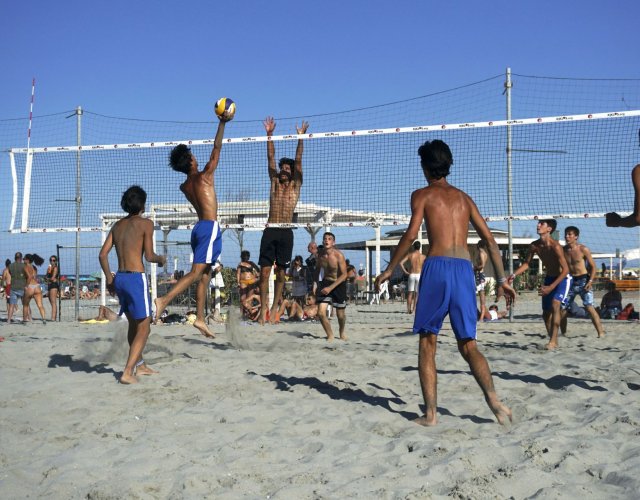 YOUNG VOLLEY ON THE BEACH - LUGLIO