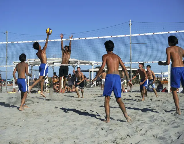 YOUNG VOLLEY ON THE BEACH - LUGLIO