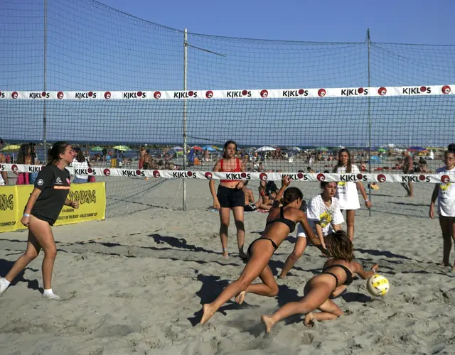 YOUNG VOLLEY ON THE BEACH - LUGLIO