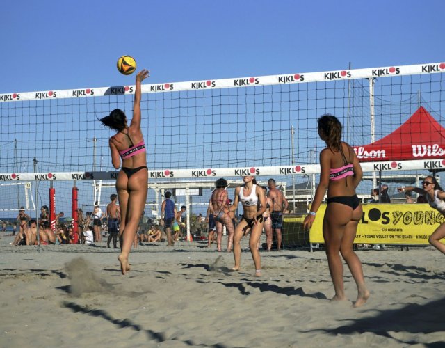 YOUNG VOLLEY ON THE BEACH - LUGLIO